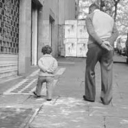 LA  SOLITUDINE  DI  ANZIANI  E  BAMBINI